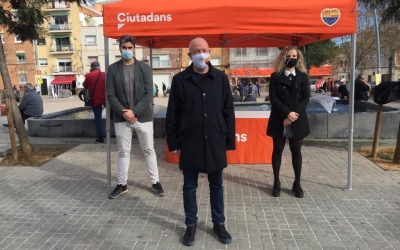 Casado, García i Salcedo a la carpa informativa de Ciutadans | Ràdio Sabadell